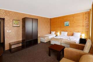 Отель Spa Hotel Select - Halfboard Велинград Трехместный номер с балконом-2